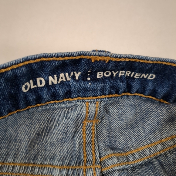 Old Navy Women's Boyfriend Distressed Blue Jean Shorts , Size 6 - Picture 3 of 7